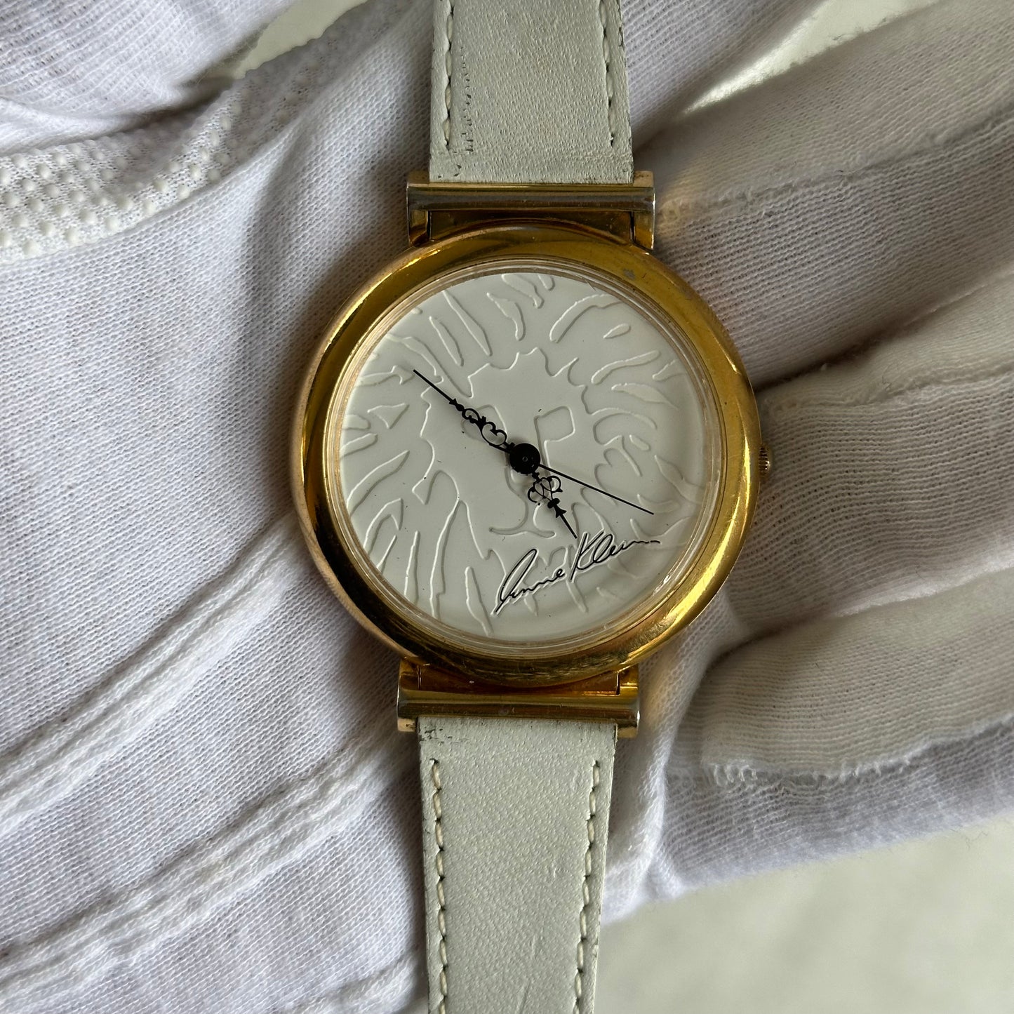 Reloj Anne Klein Mujer ISA Swiss Relief Año 1998 Lion White
