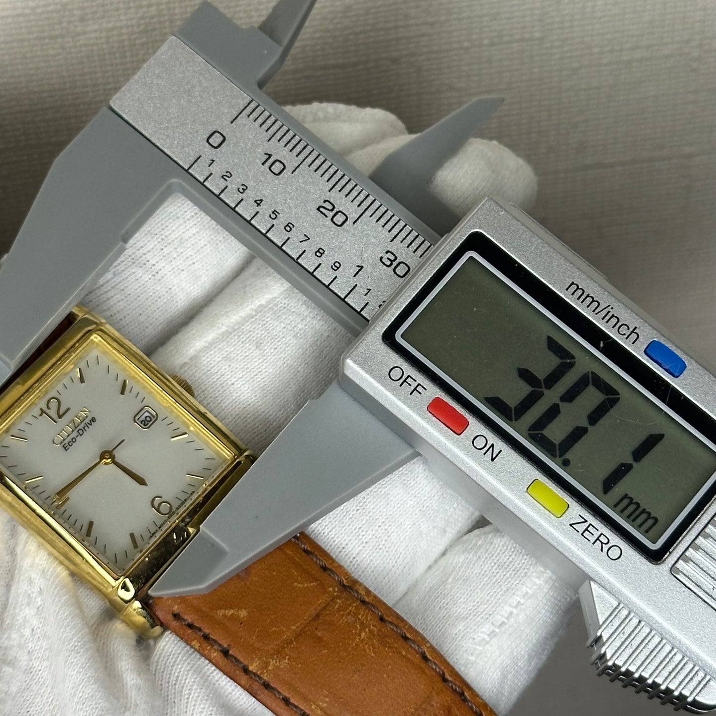 Reloj CITIZEN Eco-Drive Solar Hombre Rectangular Año 2007