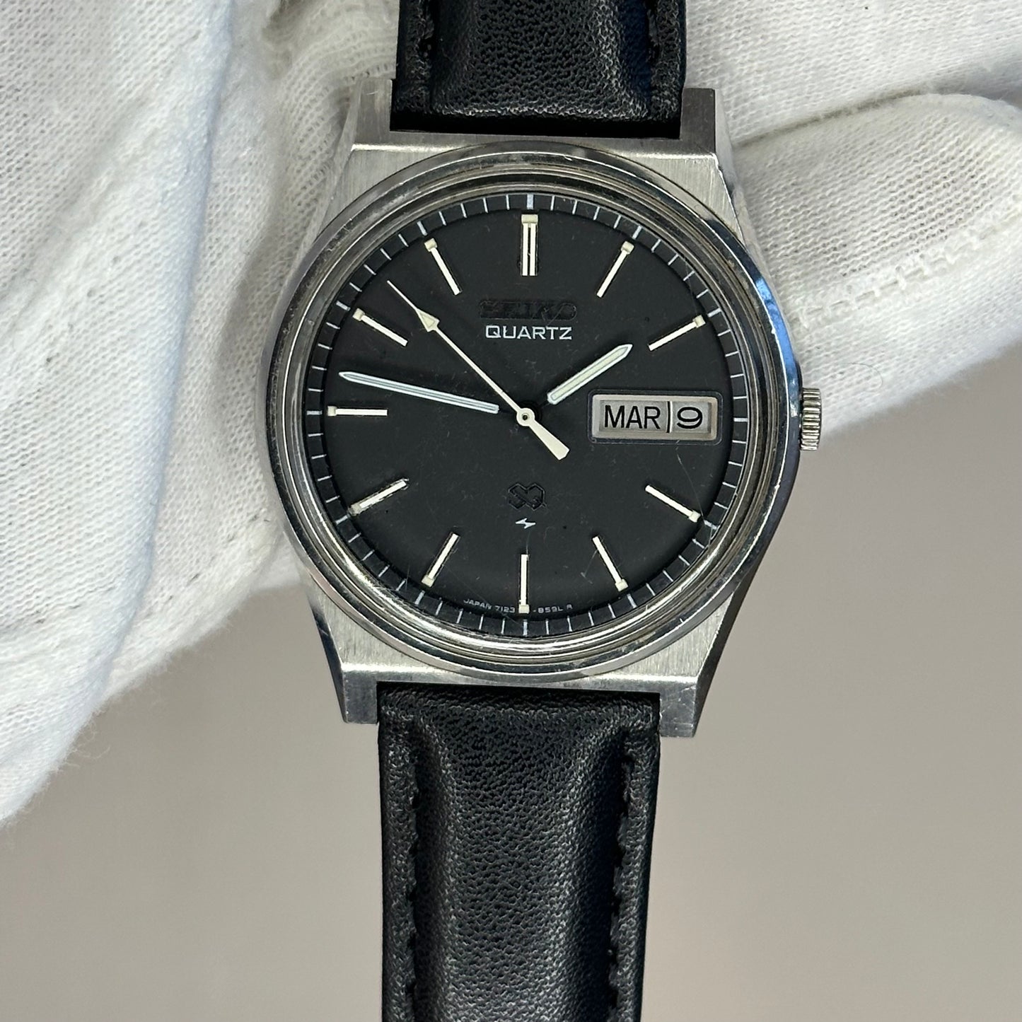 Seiko Quartz NEGRO 7123-8439 Día y Fecha Julio de 1981 ESCASO