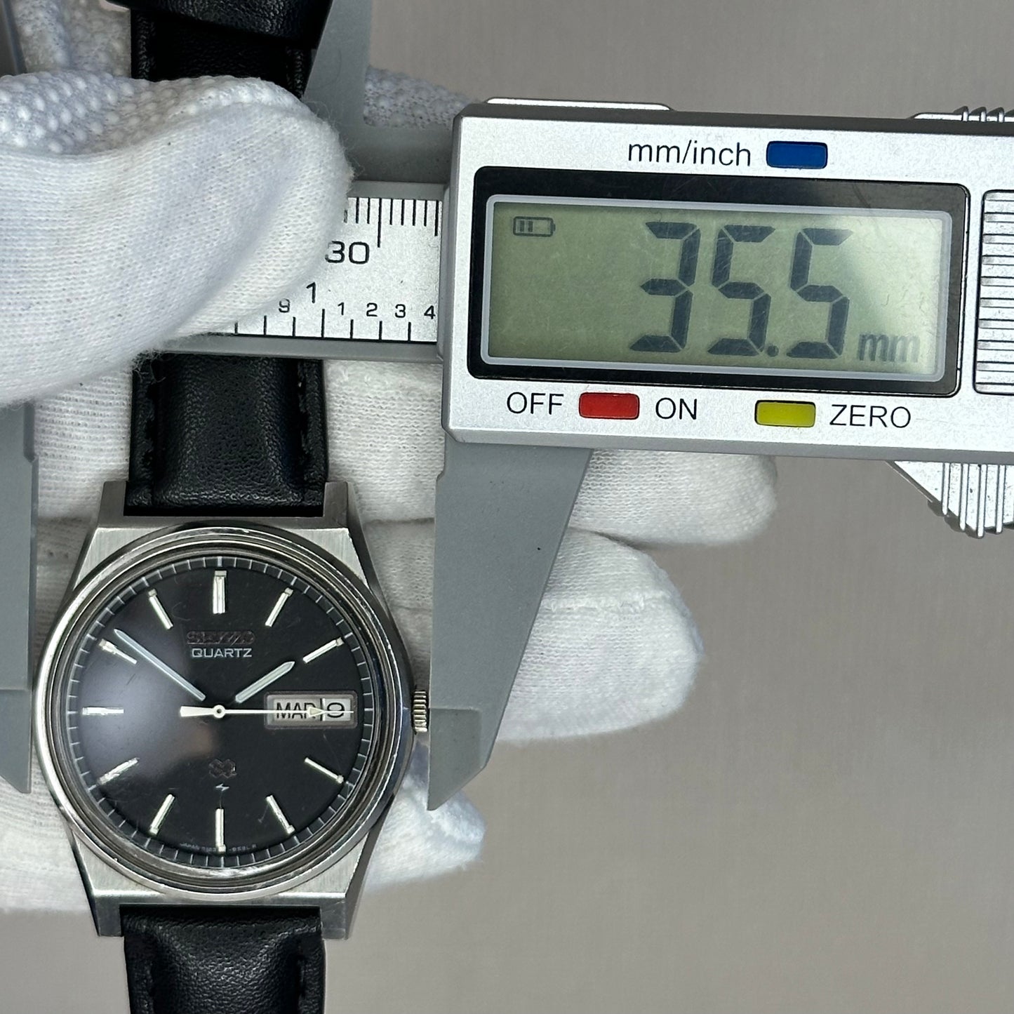 Seiko Quartz NEGRO 7123-8439 Día y Fecha Julio de 1981 ESCASO