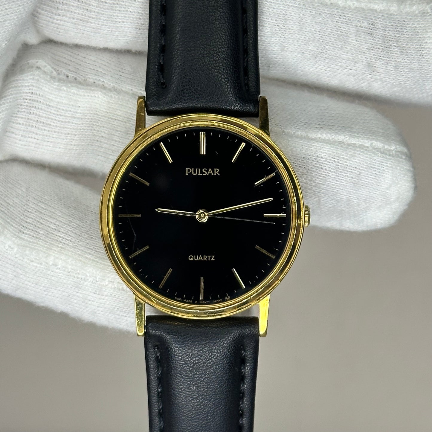 Reloj Pulsar by SEIKO Quartz Black Dial Marzo de 1995 – 33 mm Dorado