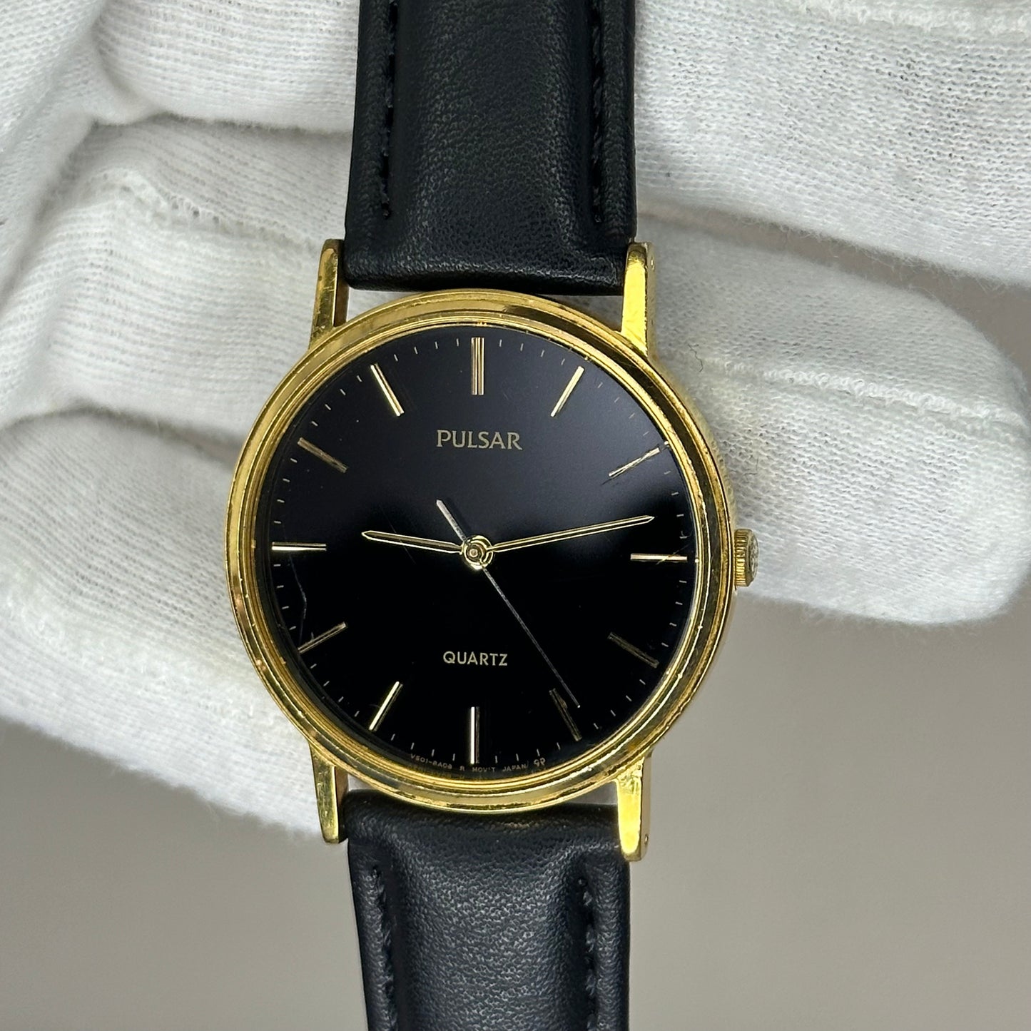 Reloj Pulsar by SEIKO Quartz Black Dial Marzo de 1995 – 33 mm Dorado