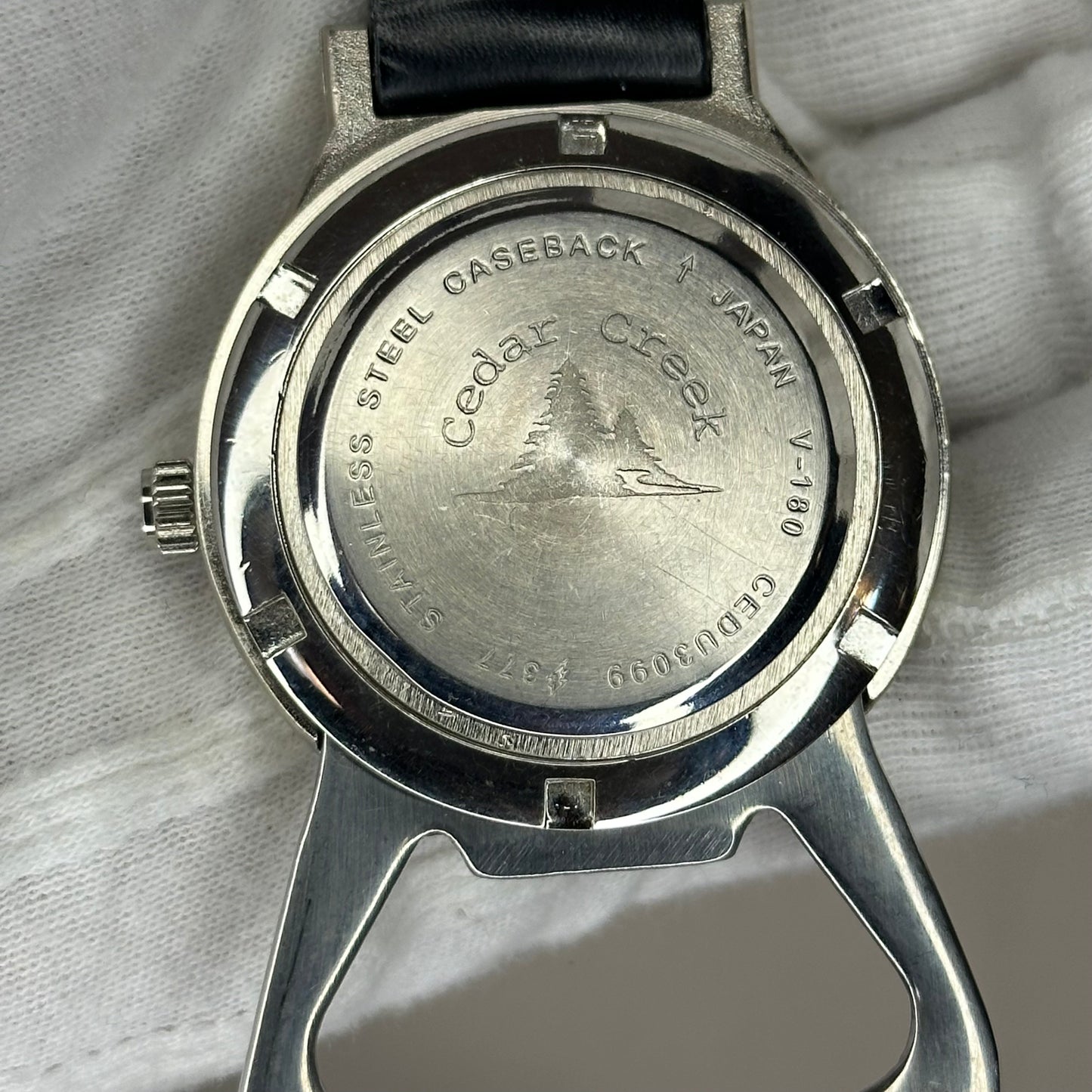 Reloj Gancho Cedar Creek V-160 Año 2008 Japan Movt. 43 mm