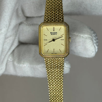 Reloj Bulova Quartz Rectangular Dorado Año 1983 Brazalete Integrado Original