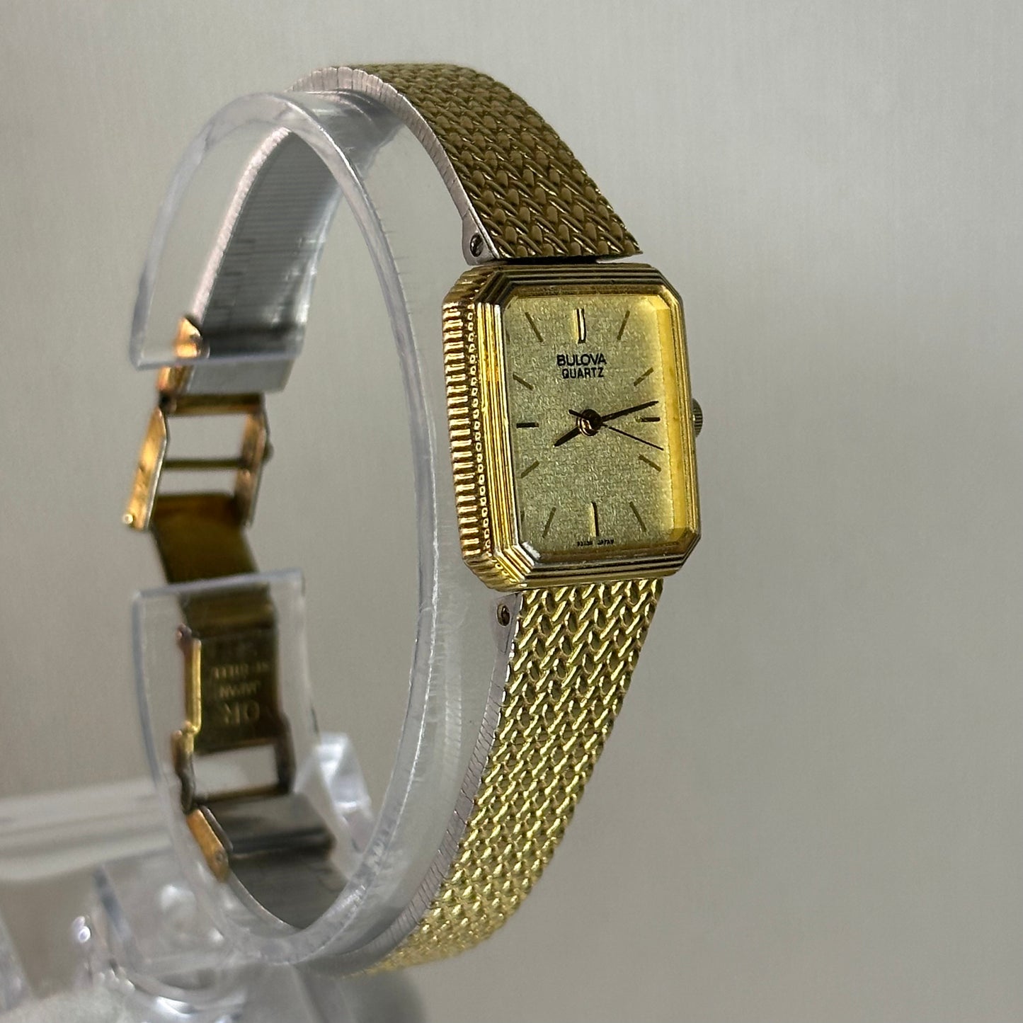 Reloj Bulova Quartz Rectangular Dorado Año 1983 Brazalete Integrado Original