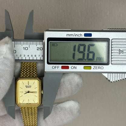 Reloj Bulova Quartz Rectangular Dorado Año 1983 Brazalete Integrado Original