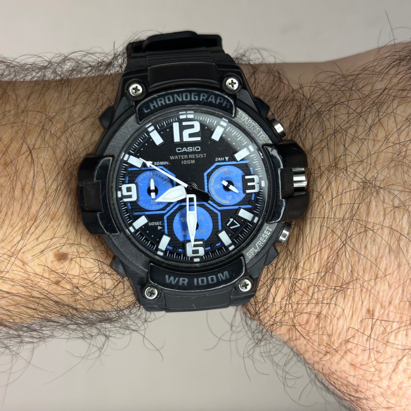 Reloj Casio MCW-100H-1A2 Cronógrafo Racing Dial Azul Año 2011
