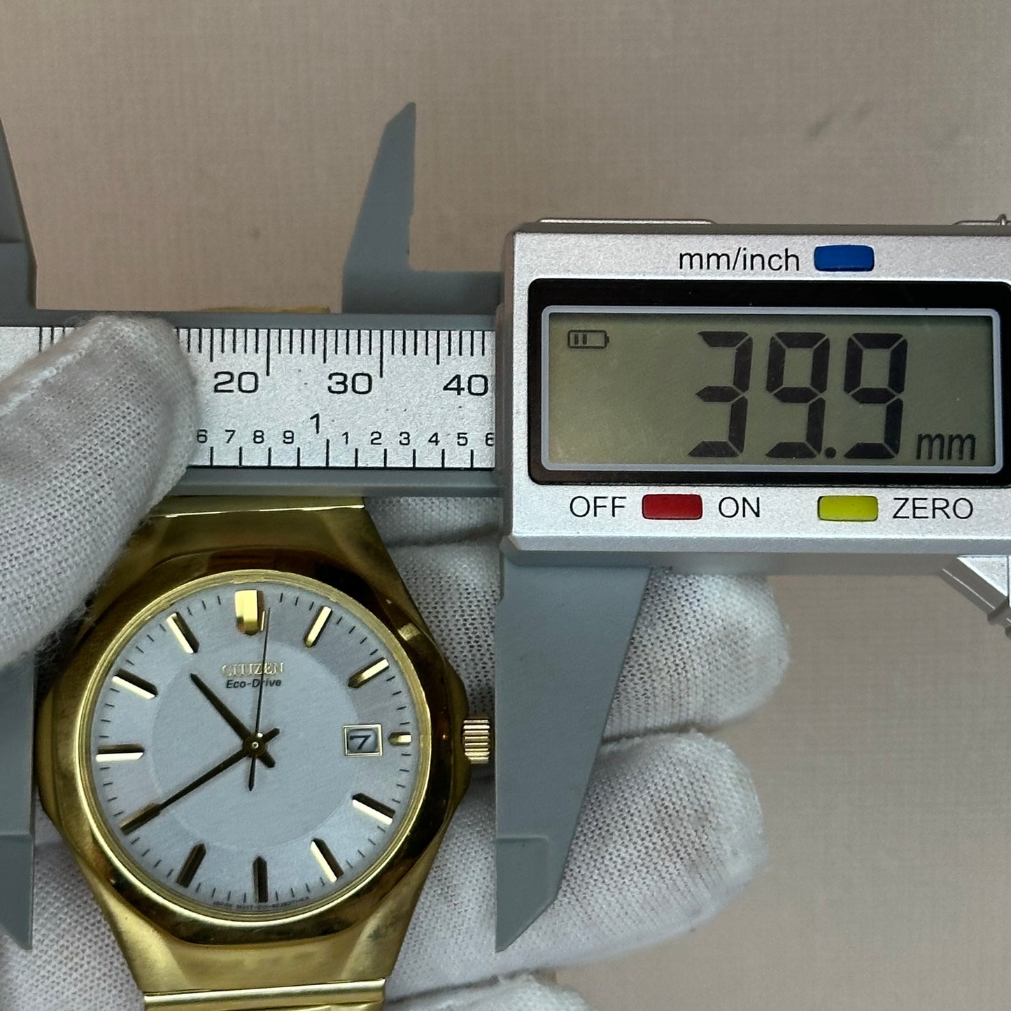Reloj Citizen Eco-Drive SOLAR Gold Tone Años 2000 Muñeca grande