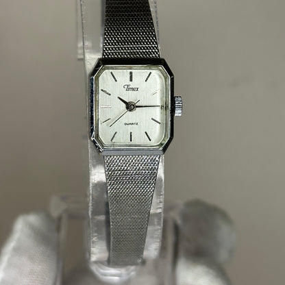 Reloj Timex Quartz Año 1981 Mini Dress Watch Mujer 17 mm Tiene más de 40 años