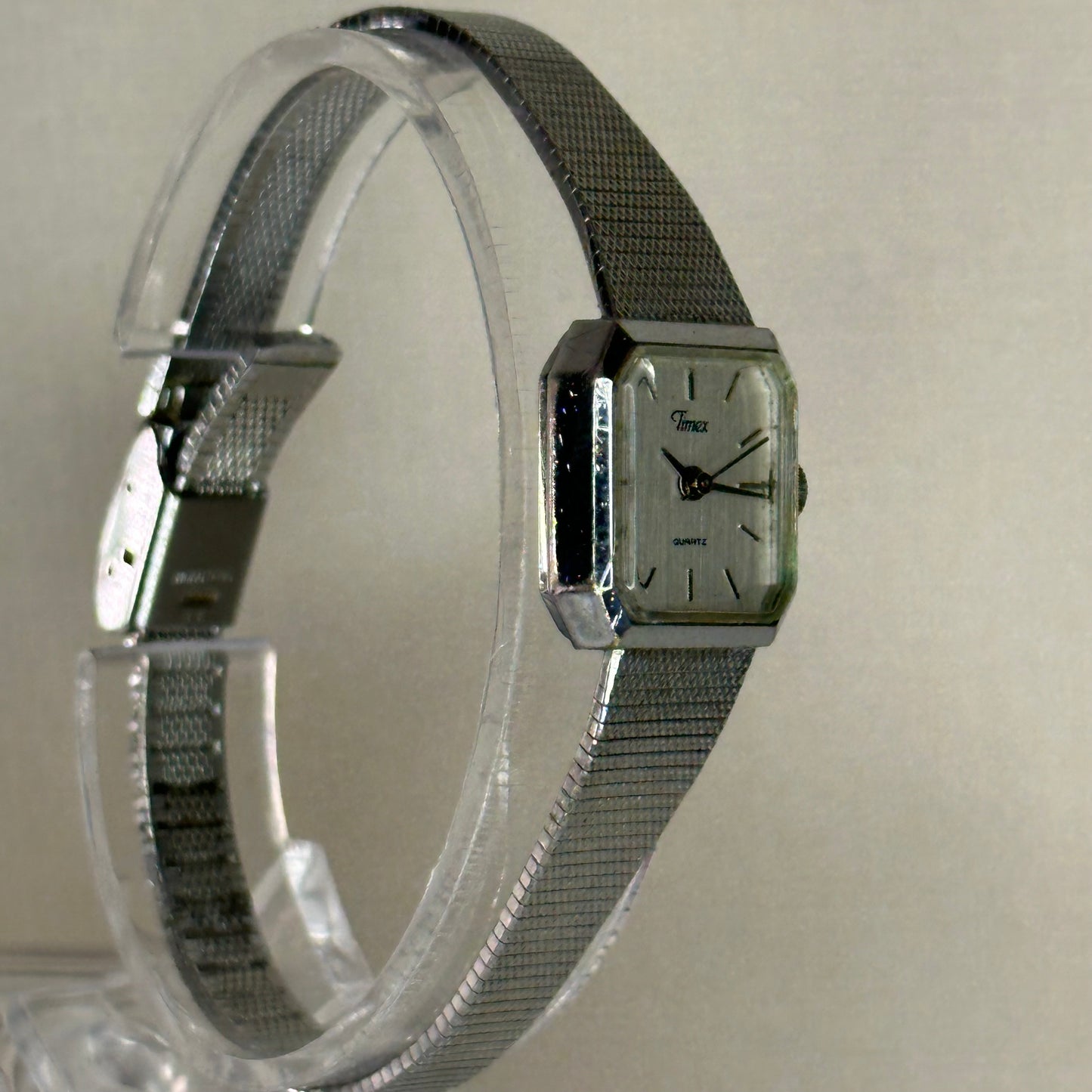 Reloj Timex Quartz Año 1981 Mini Dress Watch Mujer 17 mm Tiene más de 40 años