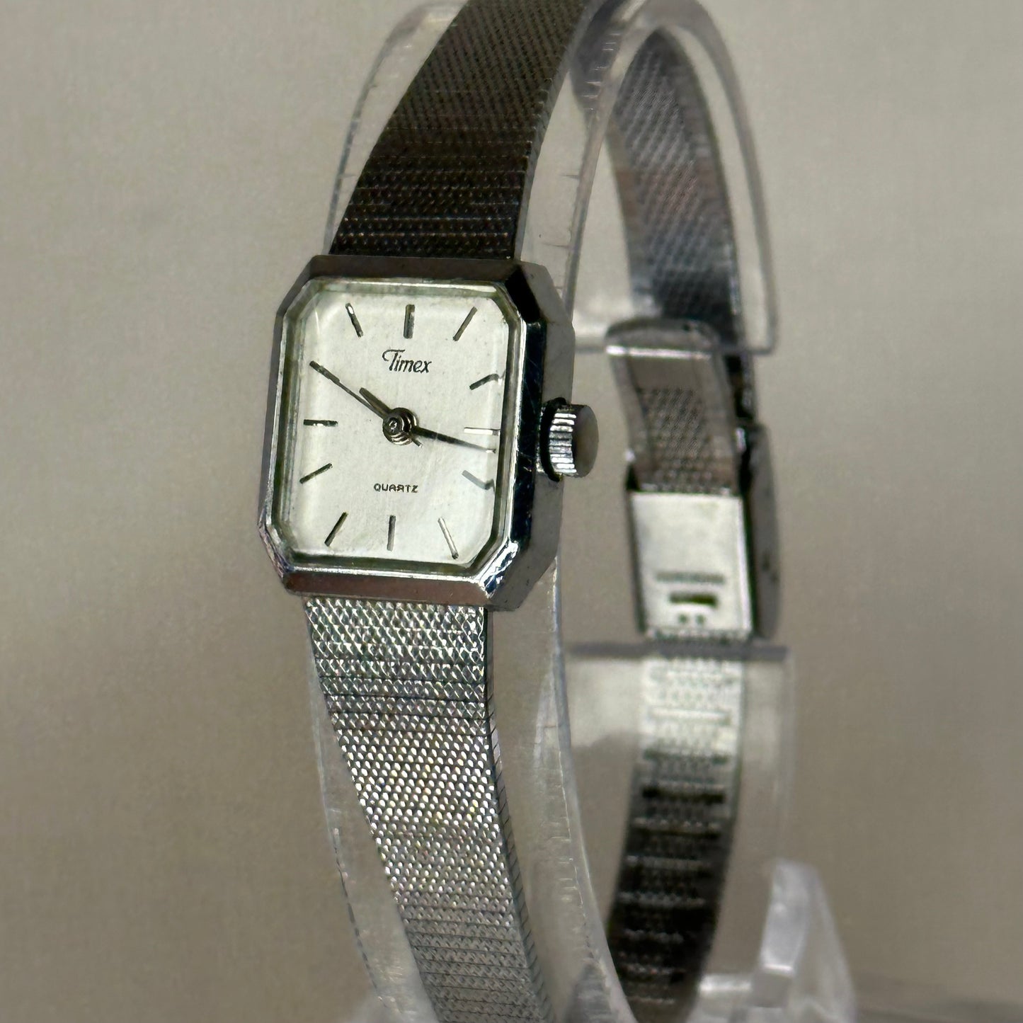 Reloj Timex Quartz Año 1981 Mini Dress Watch Mujer 17 mm Tiene más de 40 años