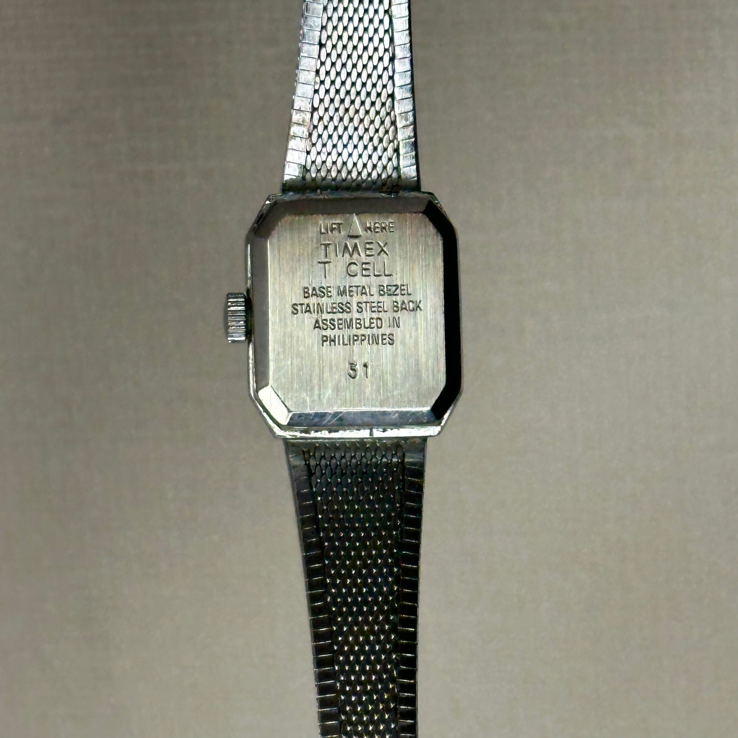 Reloj Timex Quartz Año 1981 Mini Dress Watch Mujer 17 mm Tiene más de 40 años