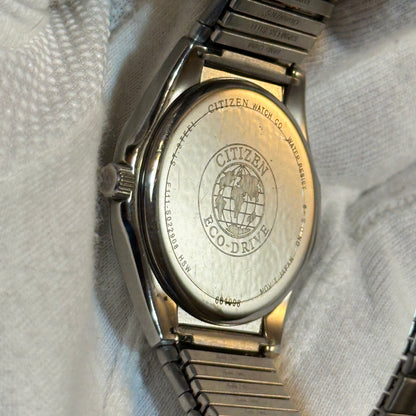 Citizen Eco-Drive E111 Caja Integrada SOLAR Año 2008 Muñeca grande