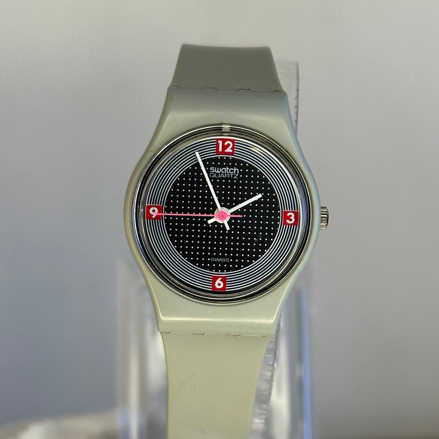 Reloj Swatch Lady Compacto "Cement Dots" Año 1995 Inspiración Op Art