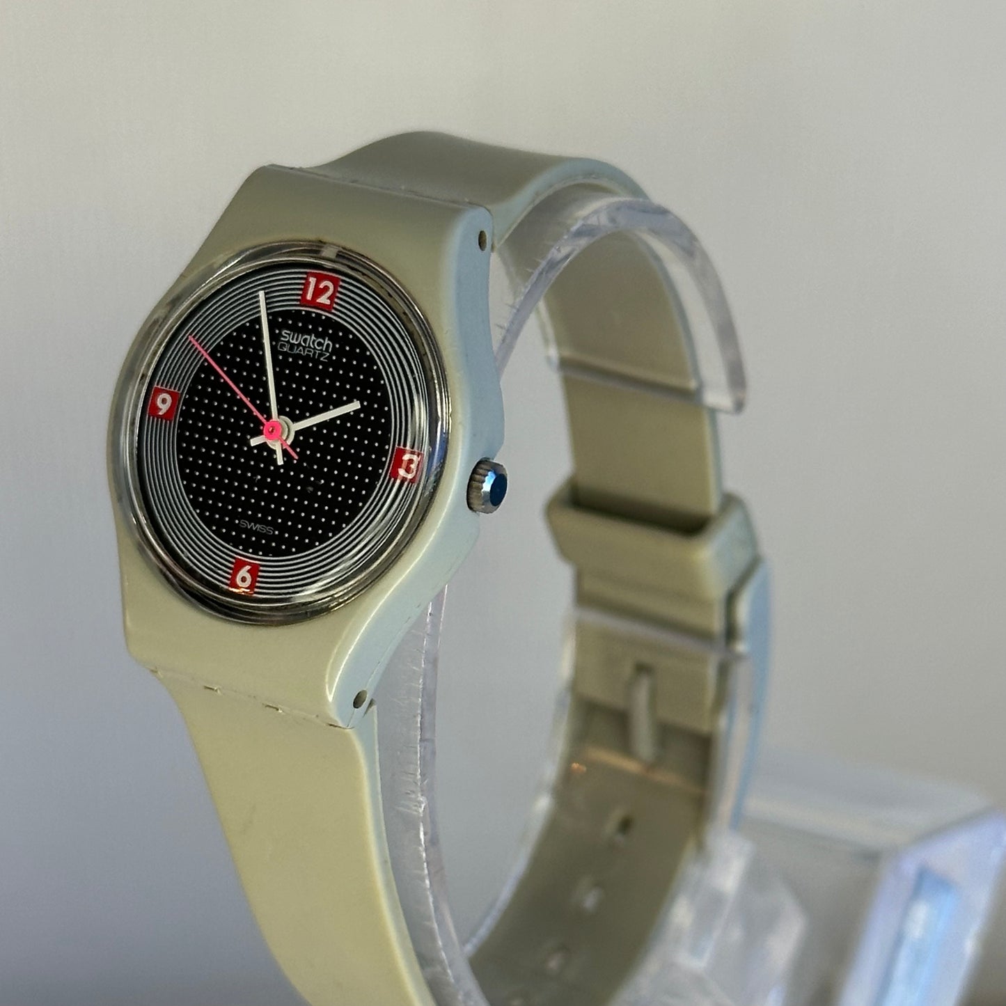 Reloj Swatch Lady Compacto "Cement Dots" Año 1995 Inspiración Op Art