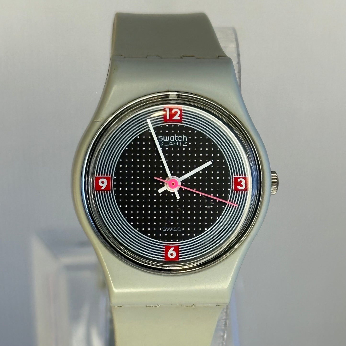 Reloj Swatch Lady Compacto "Cement Dots" Año 1995 Inspiración Op Art