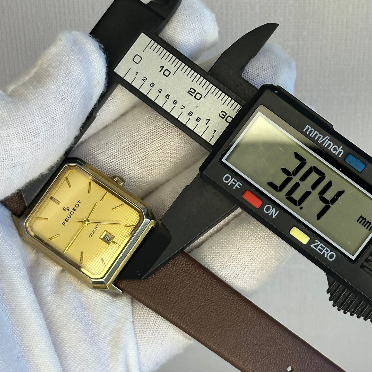 Reloj Peugeot Quartz Hombre Rectangular 1988 Dial Texturizado ÚNICO