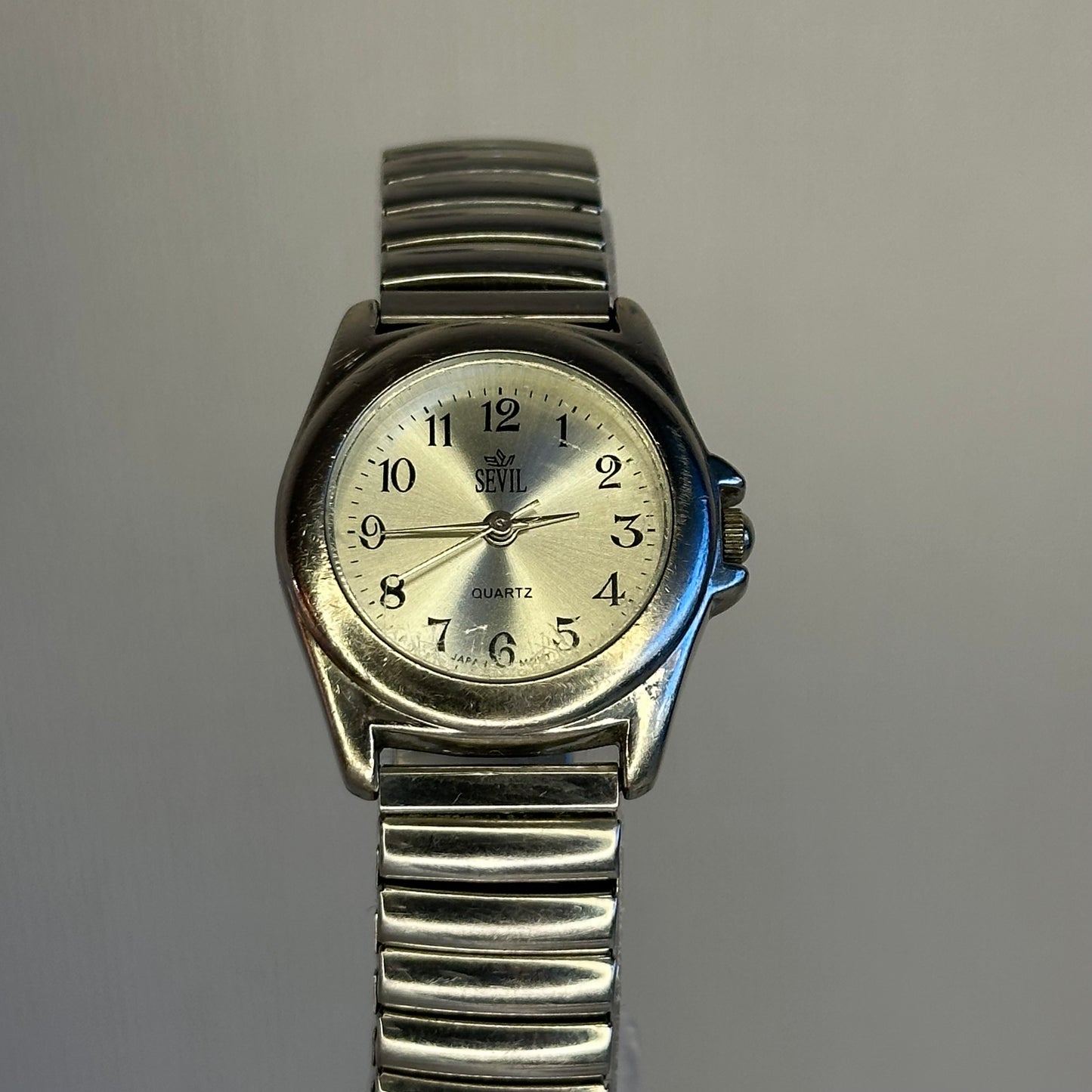Reloj Sevil Quartz Mujer Japón 1996 | 28 mm | Esfera Sunburst Champagne