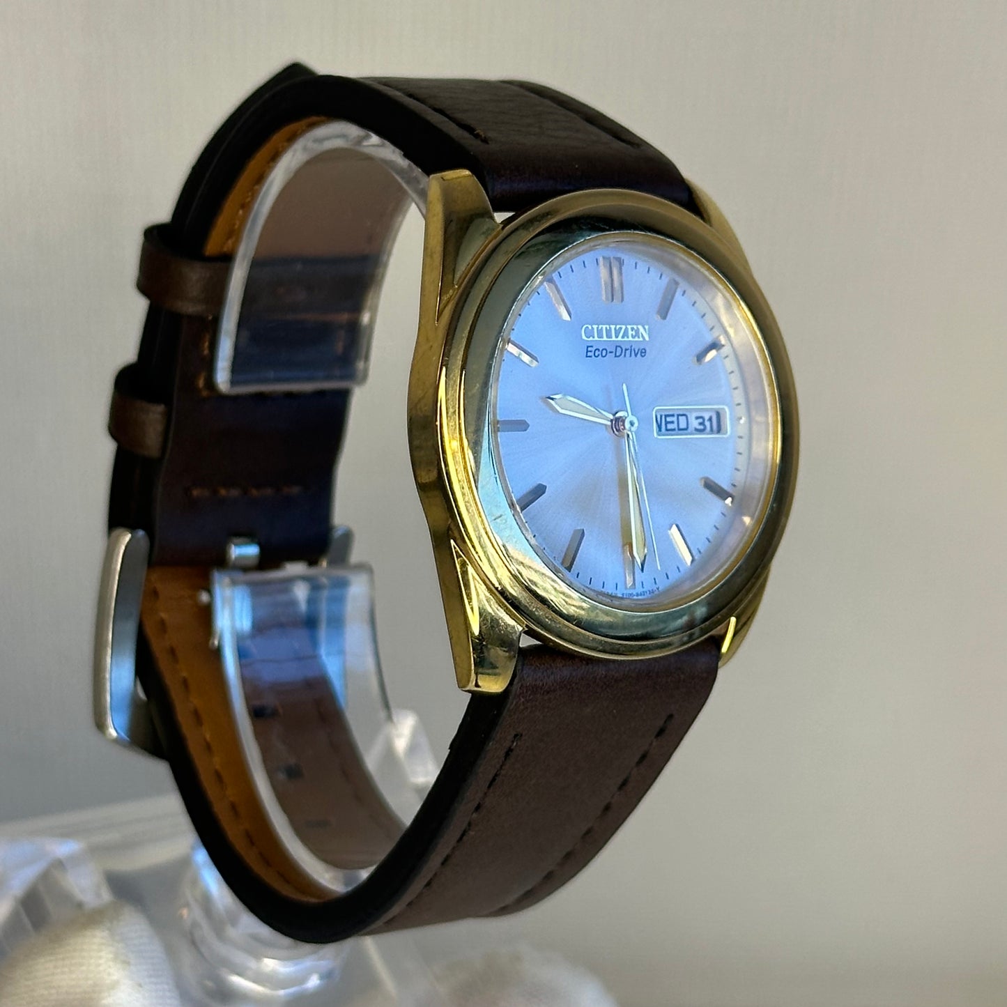 Reloj Citizen Eco-Drive SOLAR Hombre E100 Day-Date Japón 2000 Dorado NOS 35 mm