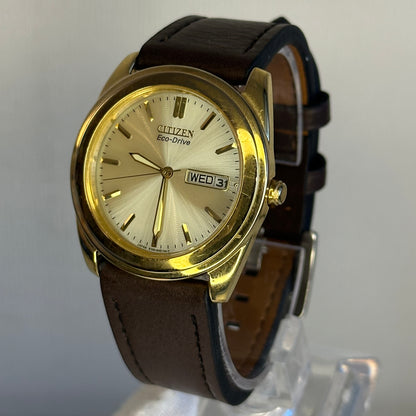 Reloj Citizen Eco-Drive SOLAR Hombre E100 Day-Date Japón 2000 Dorado NOS 35 mm