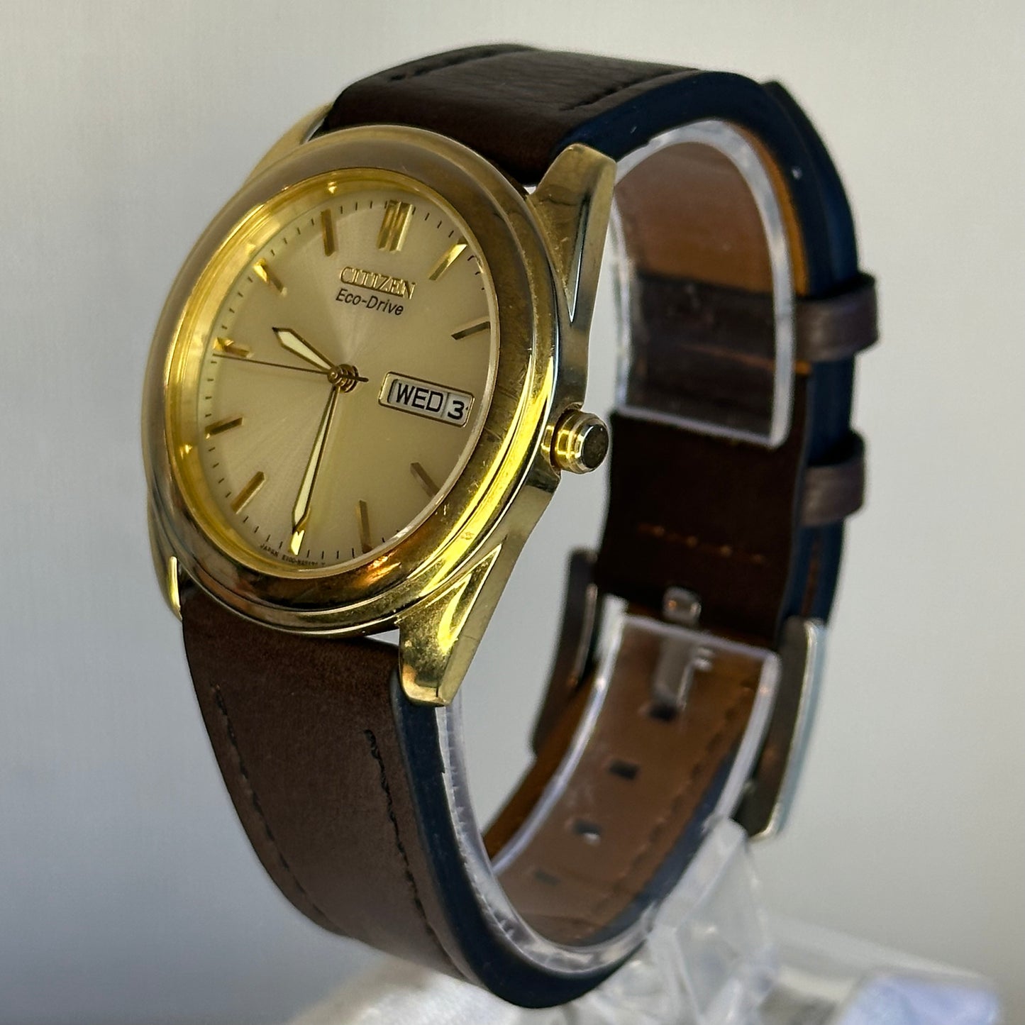 Reloj Citizen Eco-Drive SOLAR Hombre E100 Day-Date Japón 2000 Dorado NOS 35 mm