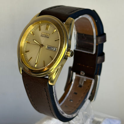 Reloj Citizen Eco-Drive SOLAR Hombre E100 Day-Date Japón 2000 Dorado NOS 35 mm