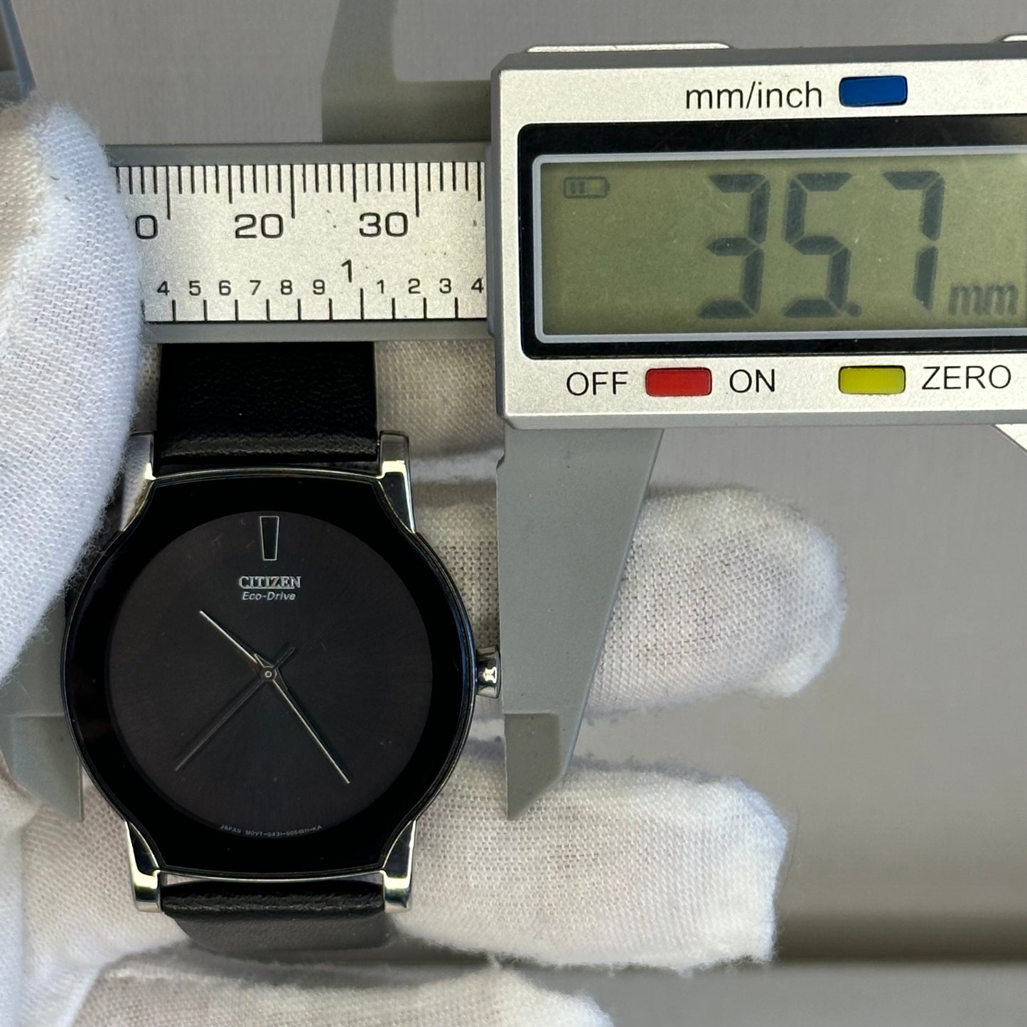 Reloj Citizen Eco-Drive G431 Dic. 2005 Minimalismo Japonés Negro SOLAR ÚNICO