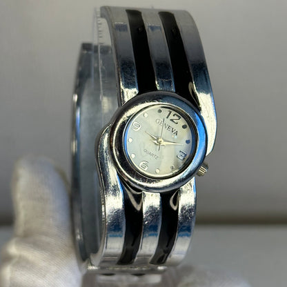 Reloj Geneva Quartz Cuff Bangle 2002 Brazalete de Diseño Integrado