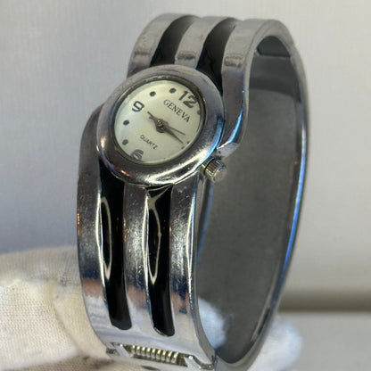 Reloj Geneva Quartz Cuff Bangle 2002 Brazalete de Diseño Integrado