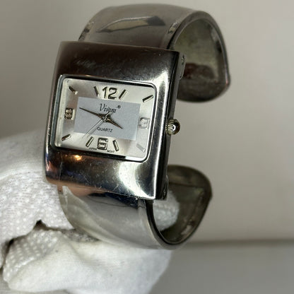 Reloj Vivani Cuff Rectangular de Acero | Estética Y2K | Año 2003