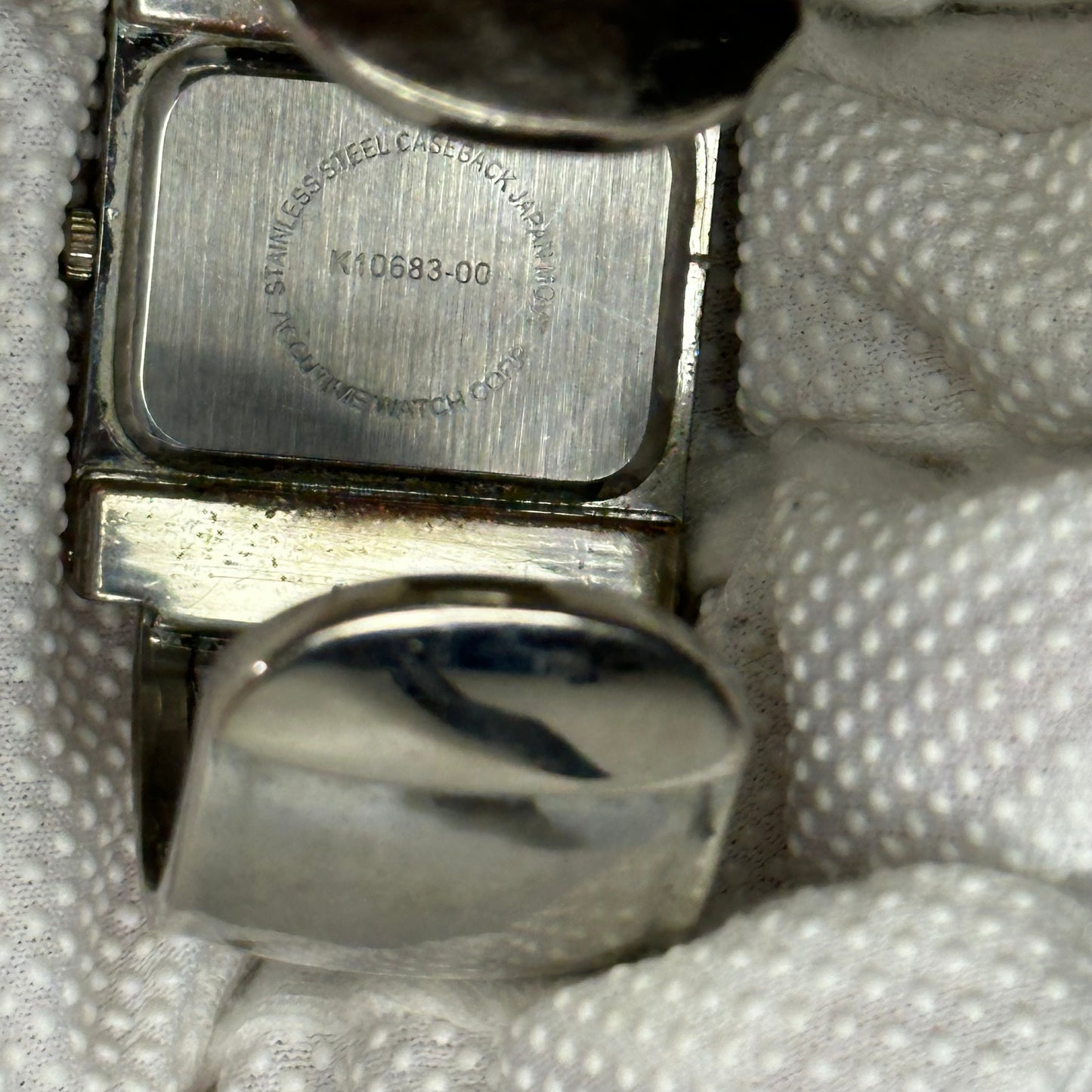 Reloj Vivani Cuff Rectangular de Acero | Estética Y2K | Año 2003