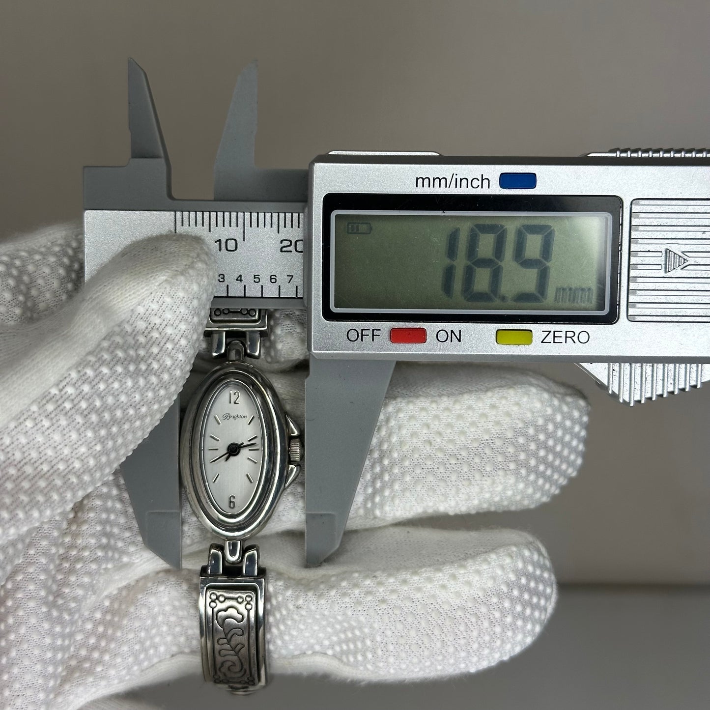 Brighton Biella Fiore Año 2003 | Reloj joya oval de inspiración Art Nouveau
