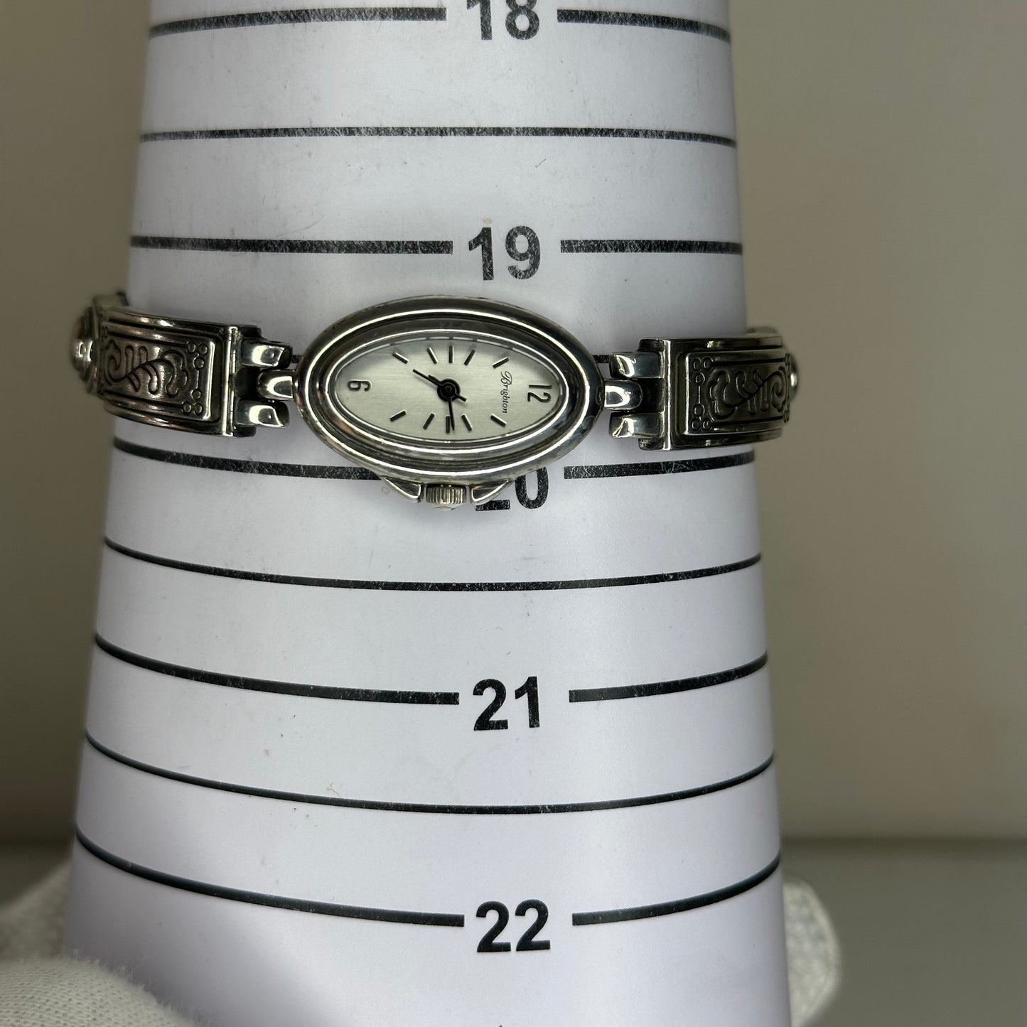 Brighton Biella Fiore Año 2003 | Reloj joya oval de inspiración Art Nouveau