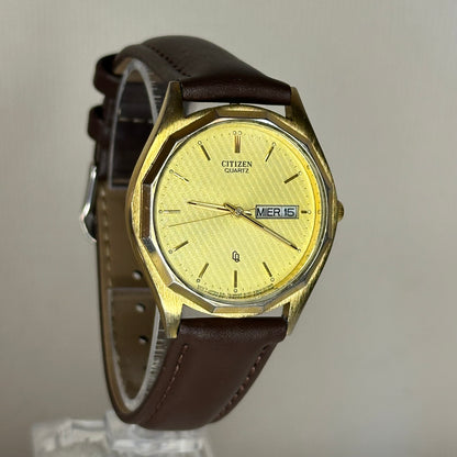 Reloj Citizen Quartz Day-Date Hombre 1980 Octagonal Champagne/Dorado Texturizado