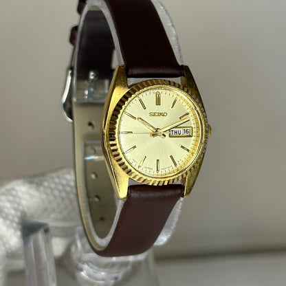 Reloj Seiko Mujer 7N83-004A Day-Date Champagne | Septiembre de 1990 | 25 mm