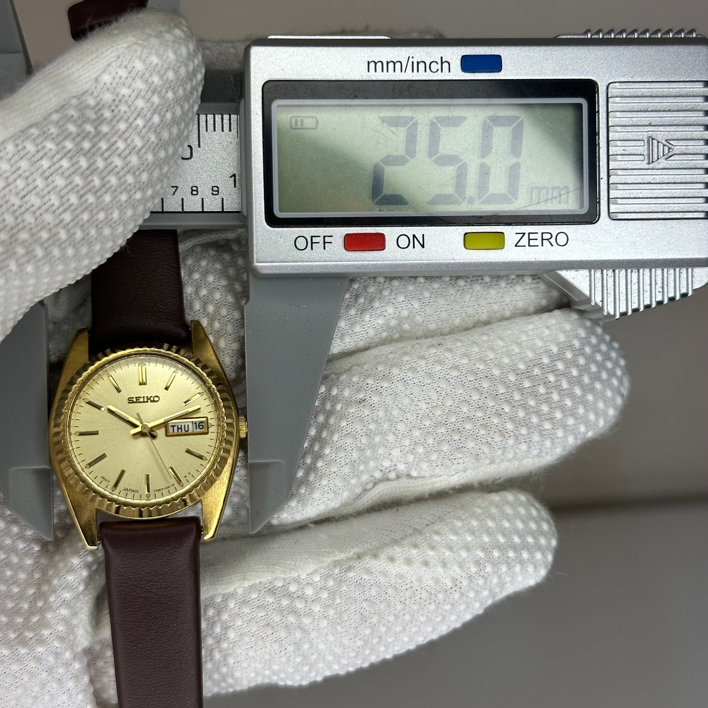 Reloj Seiko Mujer 7N83-004A Day-Date Champagne | Septiembre de 1990 | 25 mm