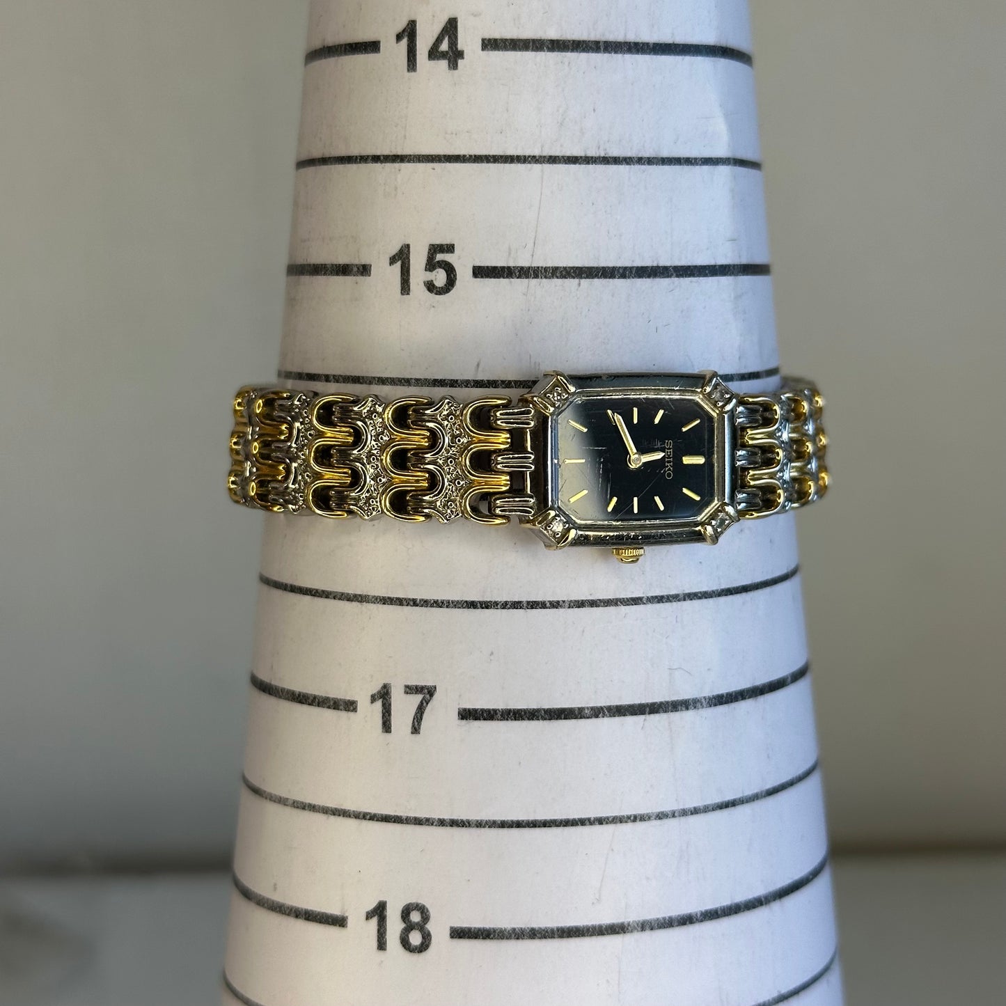 Reloj joya Seiko 1N00-0BK0 Diciembre 1991 Mixed Metal Oblong Octagonal RARO