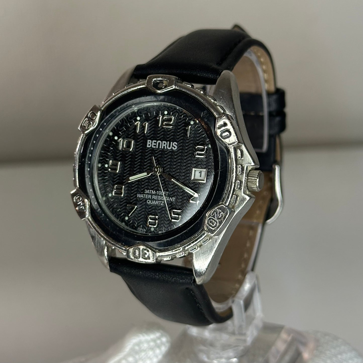 Reloj Benrus BNW707 Quartz 40 mm | Dial Negro Texturizado | Neo Vintage 1998