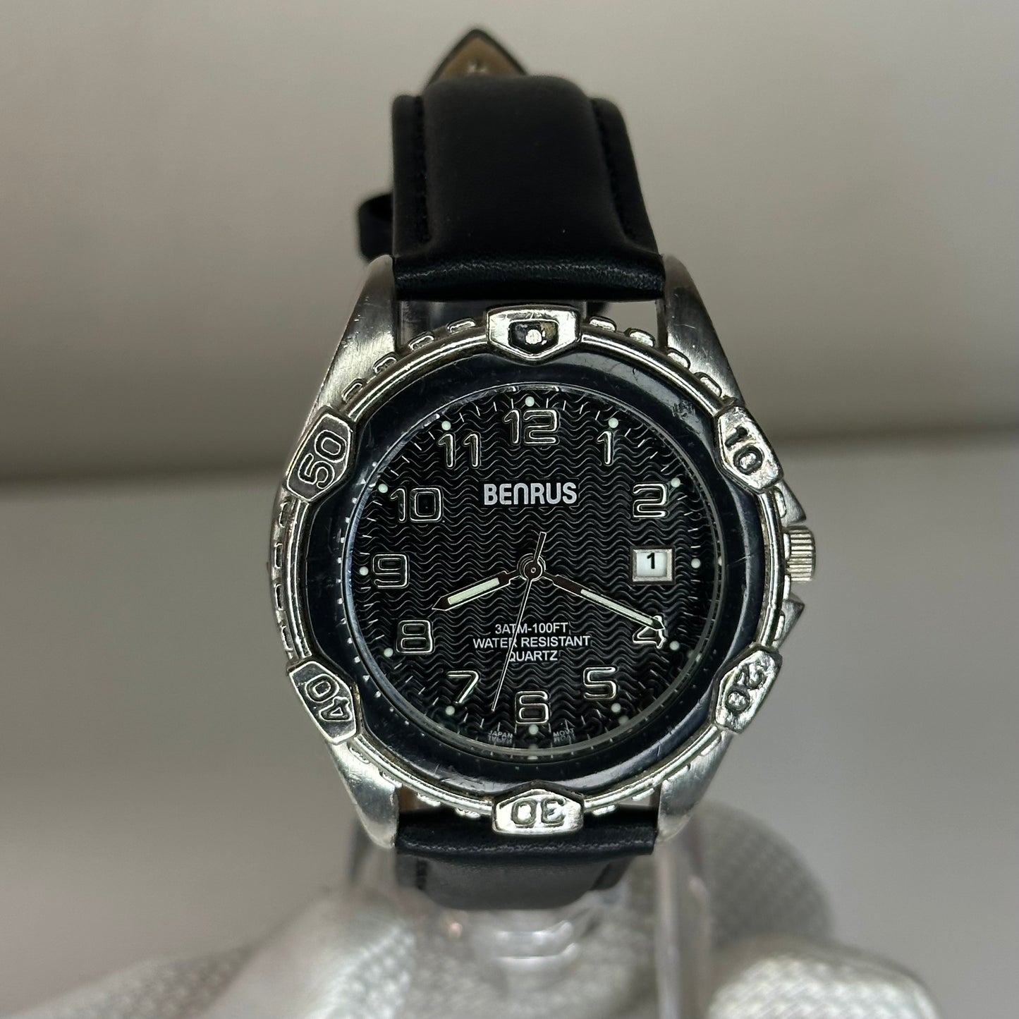 Reloj Benrus BNW707 Quartz 40 mm | Dial Negro Texturizado | Neo Vintage 1998