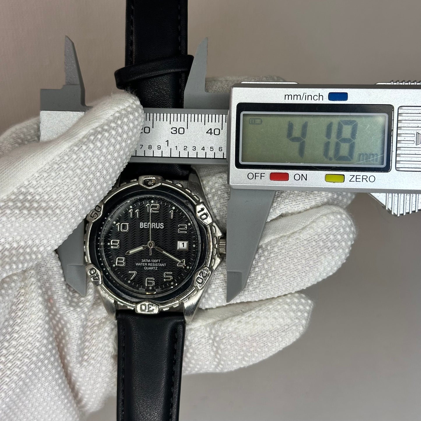 Reloj Benrus BNW707 Quartz 40 mm | Dial Negro Texturizado | Neo Vintage 1998