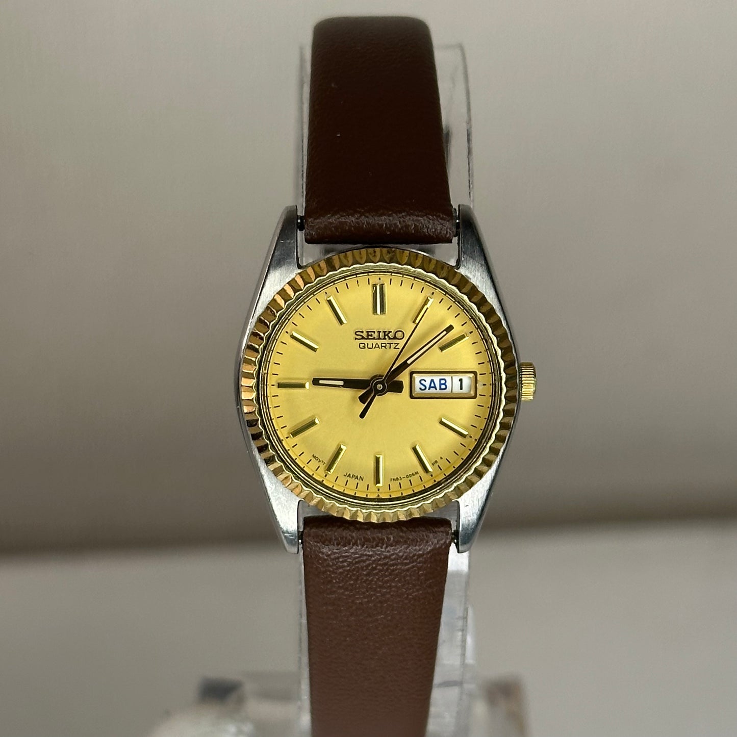 Reloj Seiko Quartz 7N83-0041 Agosto de 1994 Mujer Dial Champagne Dorado | Impecable