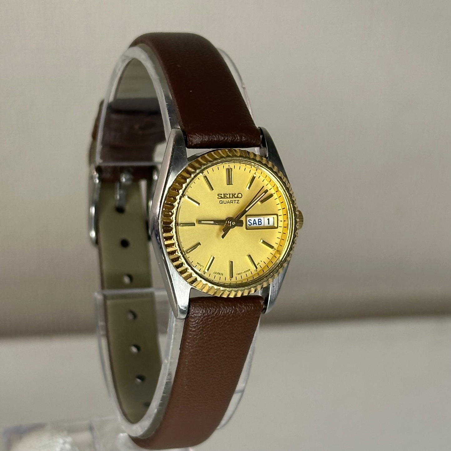 Reloj Seiko Quartz 7N83-0041 Agosto de 1994 Mujer Dial Champagne Dorado | Impecable