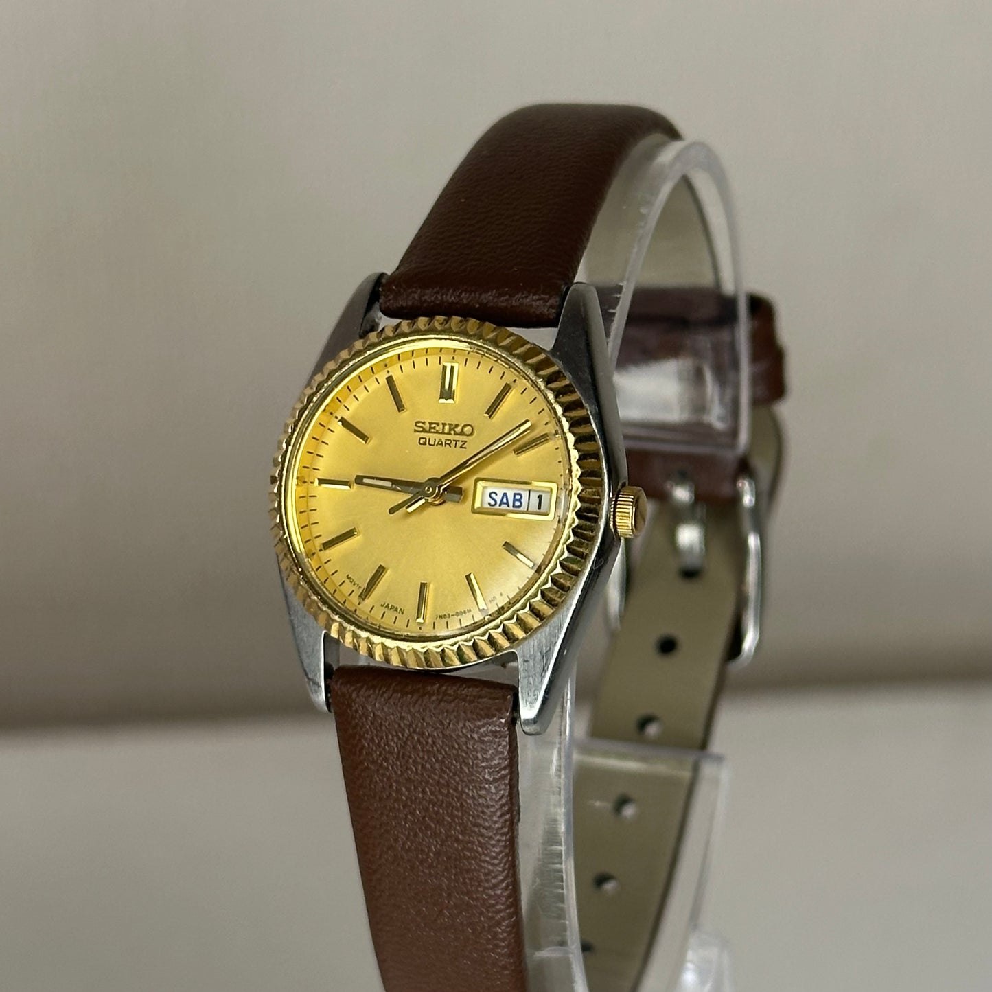 Reloj Seiko Quartz 7N83-0041 Agosto de 1994 Mujer Dial Champagne Dorado | Impecable