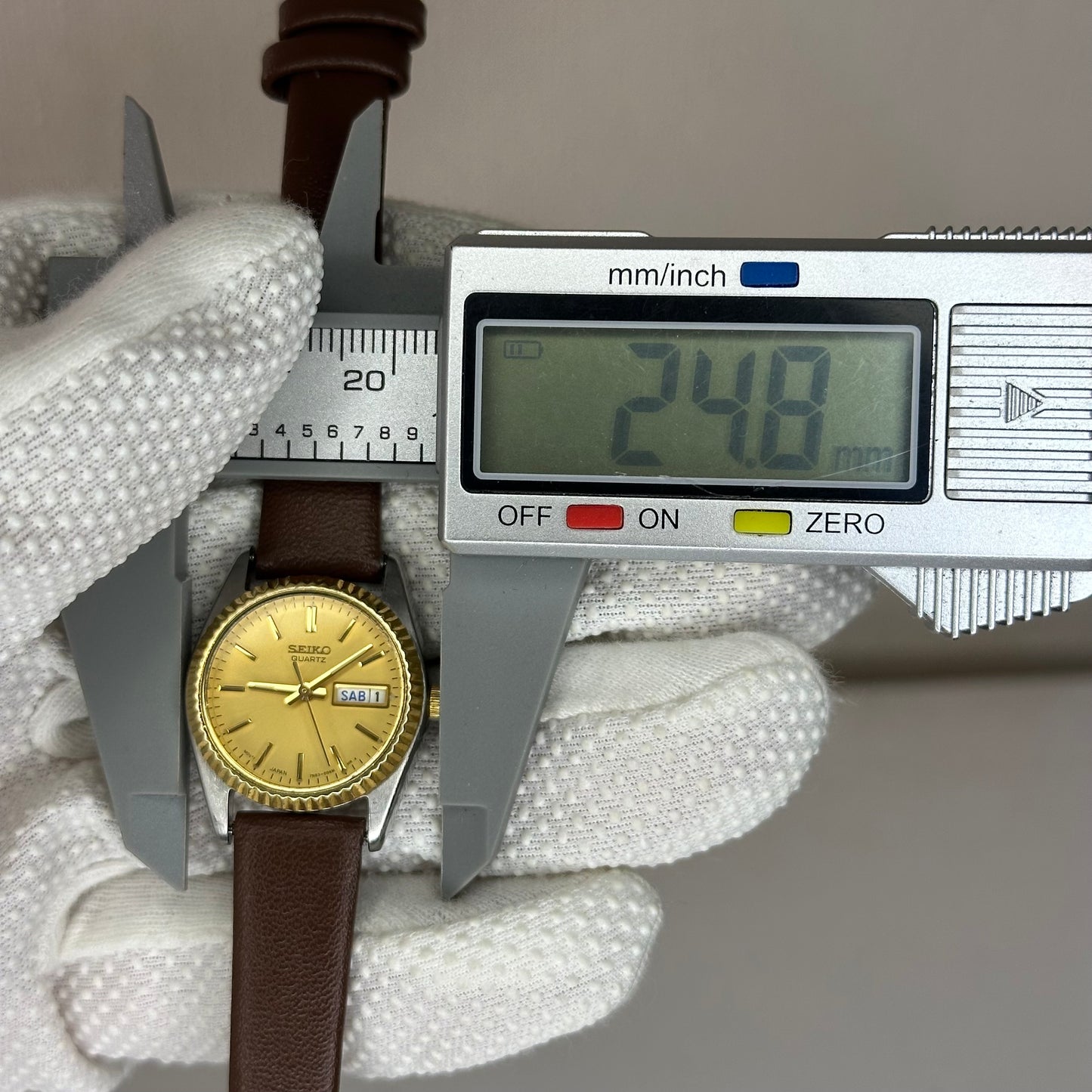 Reloj Seiko Quartz 7N83-0041 Agosto de 1994 Mujer Dial Champagne Dorado | Impecable