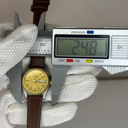 Reloj Seiko Quartz 7N83-0041 Agosto de 1994 Mujer Dial Champagne Dorado | Impecable