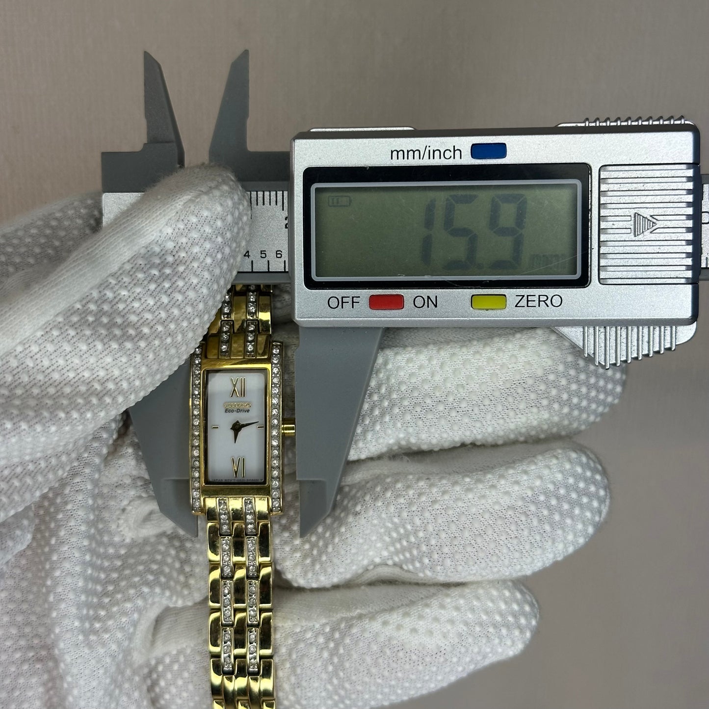 Reloj Citizen Eco-Drive G620-S082200 Mujer Rectangular dorado con cristales