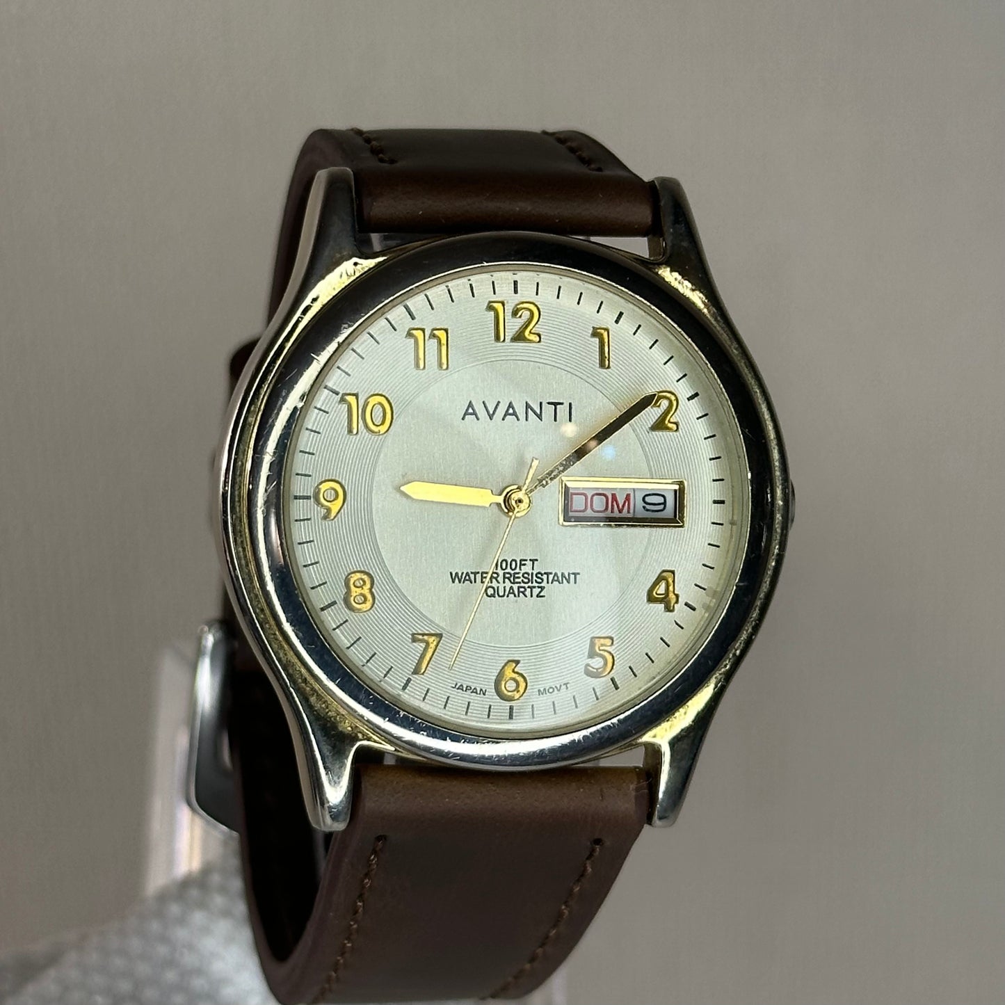 Reloj de hombre Avanti Day-Date Dial textura dividida con relieve y cristal domo ÚNICO 90´s