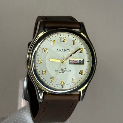 Reloj de hombre Avanti Day-Date Dial textura dividida con relieve y cristal domo ÚNICO 90´s