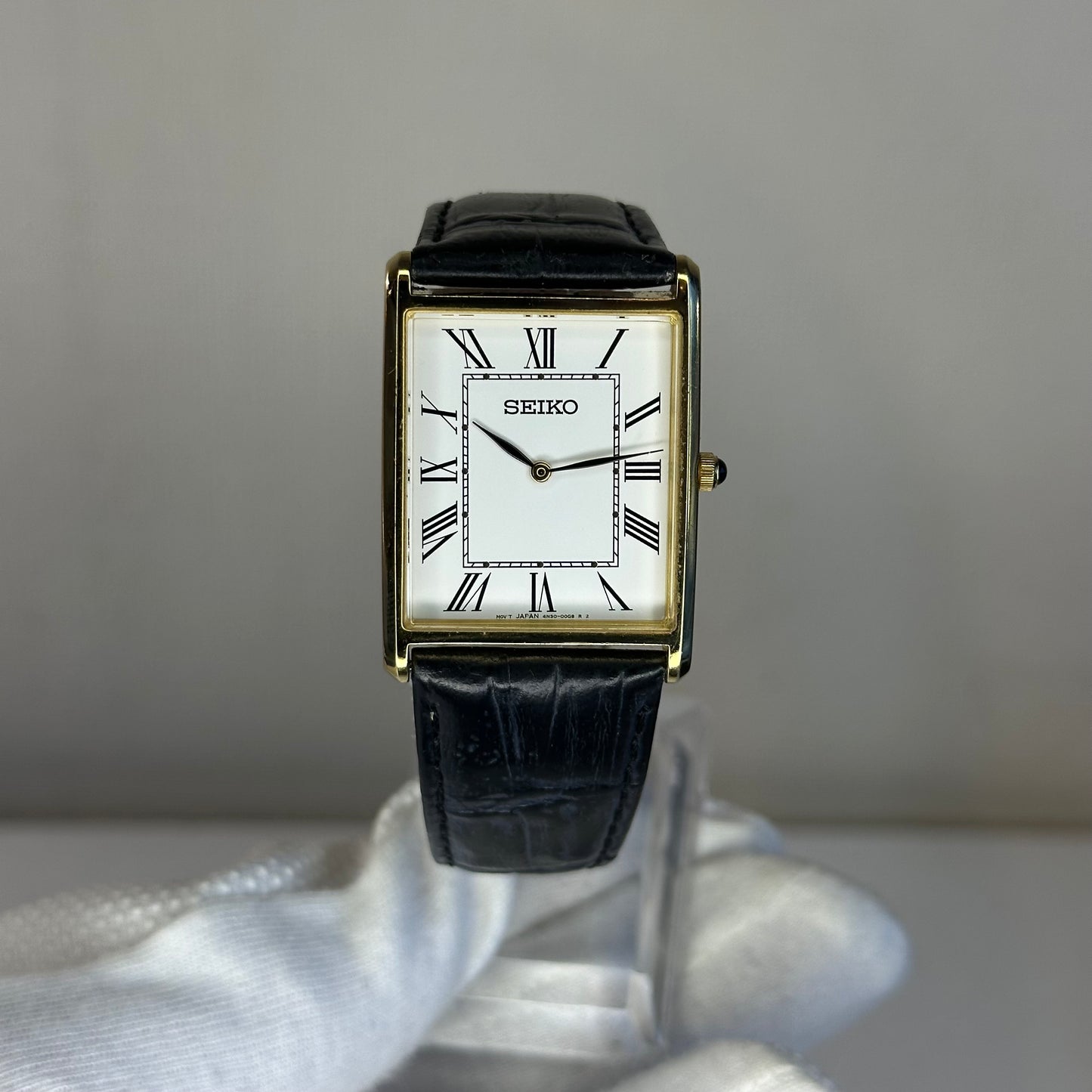 Reloj Seiko Essentials Hombre SWR052 Rectangular dorado y dial romano Años 2020´s