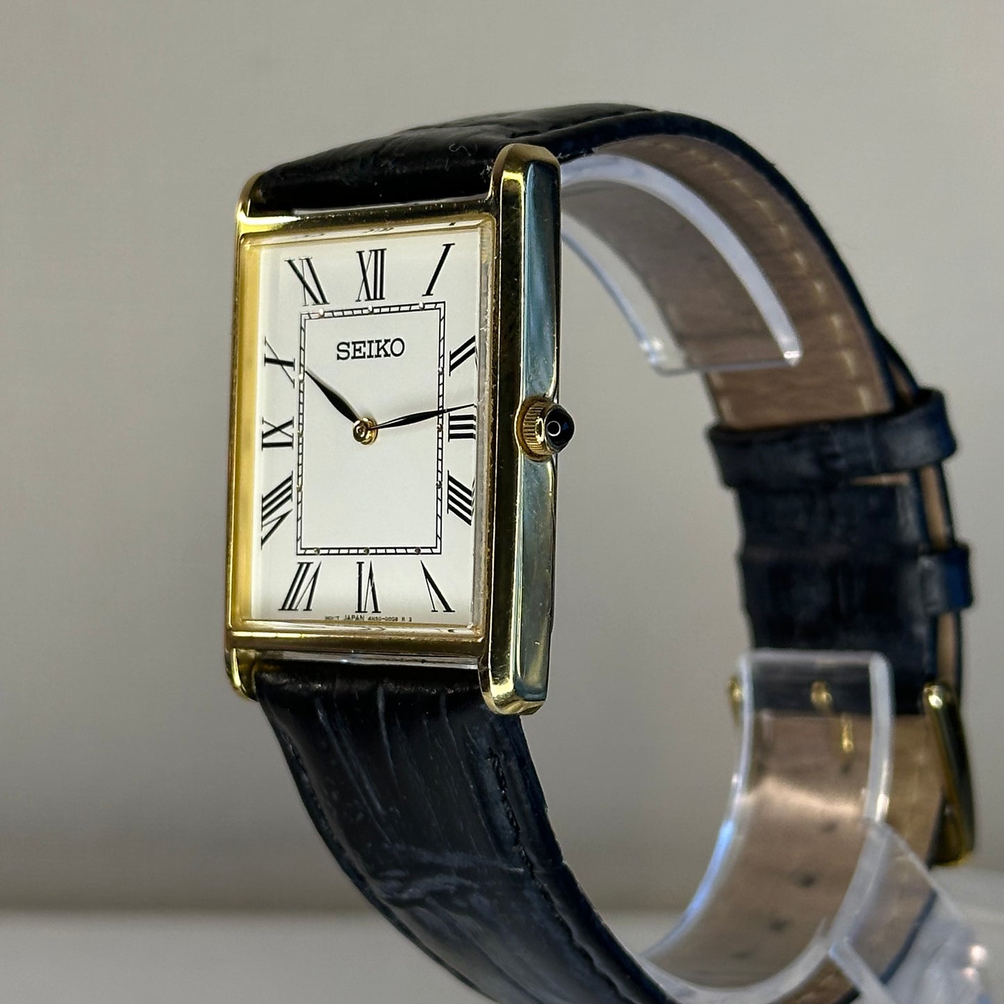 Reloj Seiko Essentials Hombre SWR052 Rectangular dorado y dial romano Años 2020´s
